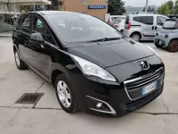 Usata Peugeot 5008 Active 114 CV (83 kW) 2015 Nero Monovolume