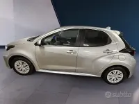 Usata Toyota Yaris Hybrid Active 92 CV (67 kW) 2025 Grigio Berlina