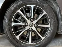 Usata Toyota Yaris Hybrid Cool 73 CV (53 kW) 2018 Grigio Berlina