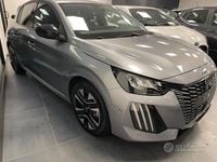 Usata Peugeot 208 Allure 101 CV (74 kW) 2024 Grigio Utilitaria