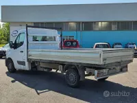 Usata Renault Master 145 CV (106 kW) 2023 Grigio Monovolume