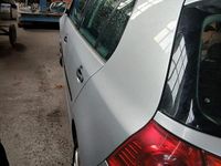 Usata VW Golf IV 105 CV (77 kW) 2004 Grigio Berlina