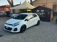 Usata Kia Rio 75 CV (55 kW) 2015 Bianco Coupé