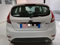 Usata Ford Fiesta 70 CV (51 kW) 2012 Bianco Berlina