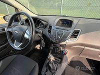 Usata Ford Fiesta 101 CV (74 kW) 2017 Grigio Berlina