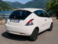 Usata Lancia Ypsilon Gold 95 CV (69 kW) 2017 Bianco Utilitaria