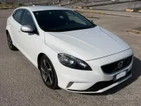 Usata Volvo V40 R-Design Kinetic 115 CV (84 kW) 2015 Bianco Berlina