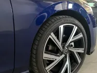 Usata VW Golf VIII R-line 150 CV (110 kW) 2023 Atlantic blue Berlina