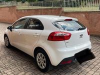 Usata Kia Rio EX 86 CV (63 kW) 2012 Bianco Berlina