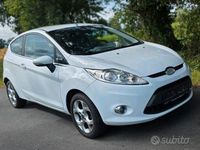 Usata Ford Fiesta 82 CV (60 kW) 2009 Bianco Berlina
