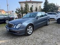 Usata Mercedes E220 Avantgarde 149 CV (109 kW) 2004 Blu Berlina