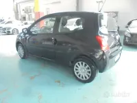 Usado Renault Twingo Dynamique 58 CV (42 kW) 2010 Negro Utilitario