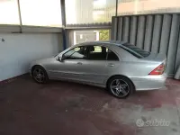 Usata Mercedes C200 122 CV (89 kW) 2005 Grigio Berlina
