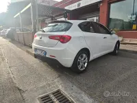 Usata Alfa Romeo Giulietta 105 CV (77 kW) 2015 Bianco Utilitaria
