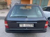 Usata Mercedes E200 122 CV (89 kW) 1989 Station wagon