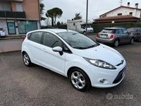 Usata Ford Fiesta Titanium 96 CV (70 kW) 2012 Bianco Utilitaria