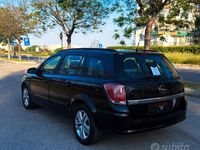 Usata Opel Astra 101 CV (74 kW) 2008 Nero Station wagon