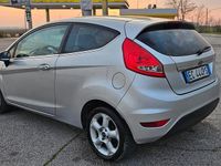 Usata Ford Fiesta 92 CV (67 kW) 2010 Argento Utilitaria