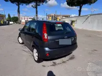 Usata Ford Fiesta 68 CV (50 kW) 2006 Grigio Utilitaria