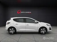 Neu Dacia Sandero 122 PS (89 kW) 2026 Limousine
