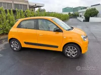 Usado Renault Twingo 65 CV (47 kW) 2023 Amarillo Utilitario
