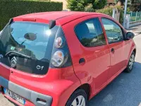 Usado Citroën C1 68 CV (50 kW) 2009 Rojo Utilitario