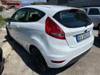 Usata Ford Fiesta 82 CV (60 kW) 2009 Bianco Berlina