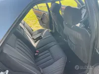 Usata Mercedes E200 122 CV (89 kW) 1991 Nero Berlina