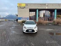 Usata Ford Fiesta 95 CV (69 kW) 2010 Bianco Utilitaria