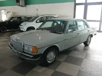 Usata Mercedes 200 94 CV (69 kW) 1970 Grigio Berlina
