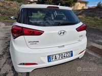 Usata Hyundai i20 Comfort 75 CV (55 kW) 2015 Bianco Berlina