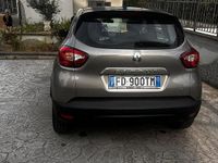 Usado Renault Captur 90 CV (66 kW) 2016 Gris SUV