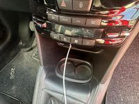 Usata Peugeot 208 110 CV (80 kW) 2016 Rosso Utilitaria