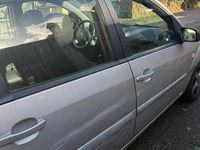 Usata Ford Fiesta 90 CV (66 kW) 2007 Grigio Berlina