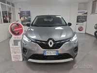 Usado Renault Captur Techno 101 CV (74 kW) 2023 Gris SUV