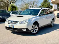 Usado Subaru Outback 150 CV (110 kW) 2010 Blanco Familiar