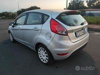 Usata Ford Fiesta 75 CV (55 kW) 2016 Grigio Berlina