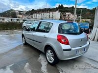 Usado Renault Clio II 2006 Gris Utilitario