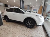 Usata Toyota RAV4 Lounge 143 CV (105 kW) 2017 Bianco SUV