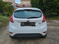 Usado Ford Fiesta 82 HP (60 kW) 2009 Branco Sedan