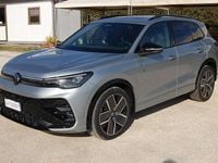 Nuova VW Tiguan R-line Plus 150 CV (110 kW) 2025 Dolomite silver metallizzato SUV