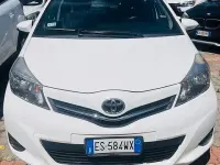 Usata Toyota Yaris Lounge 69 CV (50 kW) 2013 Bianco Utilitaria