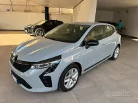 Usata Renault Clio 90 CV (66 kW) 2024 Grigio Utilitaria