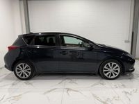 Usata Toyota Auris Active 111 CV (81 kW) 2017 Nero Berlina