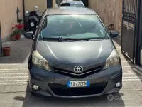 Usata Toyota Yaris Lounge 90 CV (66 kW) 2015 Grigio Utilitaria