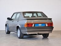 Usata Alfa Romeo 75 148 CV (108 kW) 1987 Grigio Berlina