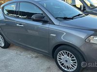 Usata Lancia Ypsilon 69 CV (50 kW) 2016 Grigio Utilitaria
