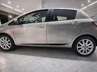 Brugt Toyota Yaris Hybrid Active 101 HK (74 kW) 2018 Sølv Sedan