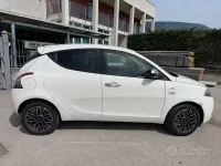Usata Lancia Ypsilon 60 CV (44 kW) 2017 Bianco Utilitaria