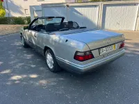 Usata Mercedes E220 150 CV (110 kW) 1996 Argento Cabrio